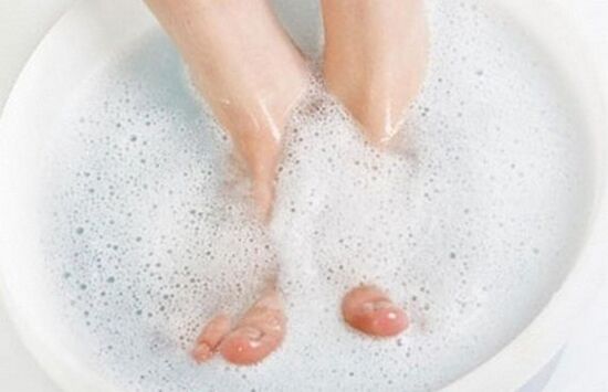 baño de pés para infección por fungos